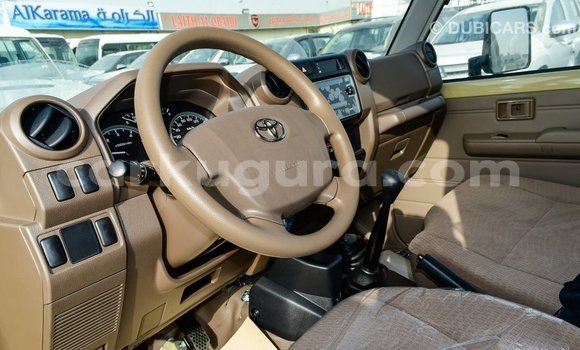 Acheter Import Voiture Toyota Land Cruiser Beige à Import - Dubai, Bujumbura Acheter Import Voiture Toyota Land Cruiser Beige à Import - Dubai, Bujumbura