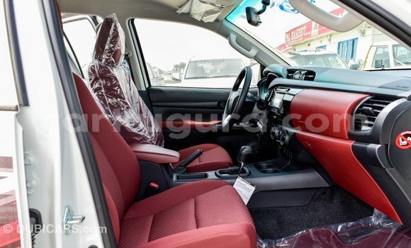 Acheter Import Voiture Toyota Hilux Blanc à Import - Dubai, Bujumbura Acheter Import Voiture Toyota Hilux Blanc à Import - Dubai, Bujumbura