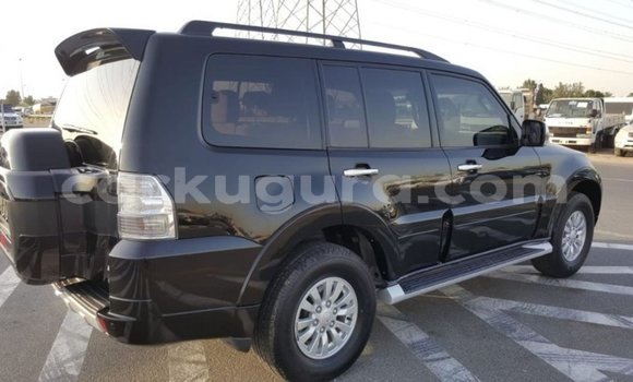 Acheter Import Voiture Mitsubishi Pajero Noir à Import - Dubai, Bujumbura Acheter Import Voiture Mitsubishi Pajero Noir à Import - Dubai, Bujumbura