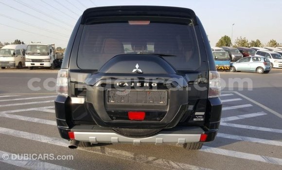 Acheter Import Voiture Mitsubishi Pajero Noir à Import - Dubai, Bujumbura Acheter Import Voiture Mitsubishi Pajero Noir à Import - Dubai, Bujumbura