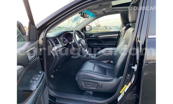 Acheter Import Voiture Toyota Highlander Noir à Import - Dubai, Bujumbura Acheter Import Voiture Toyota Highlander Noir à Import - Dubai, Bujumbura