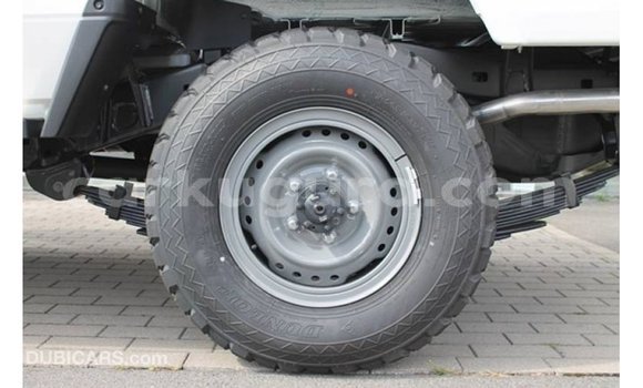 Acheter Import Voiture Toyota Land Cruiser Blanc à Import - Dubai, Bujumbura Acheter Import Voiture Toyota Land Cruiser Blanc à Import - Dubai, Bujumbura