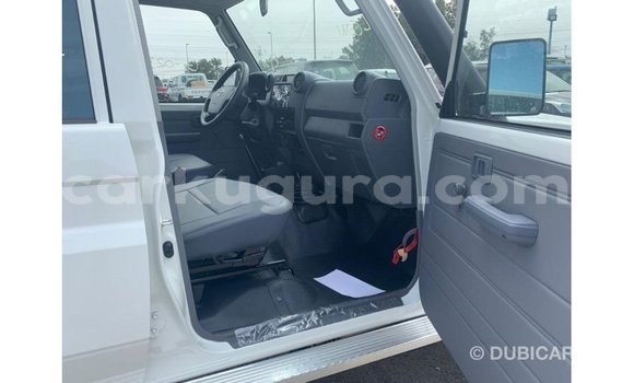 Nunua Imported Toyota Land Cruiser Nyeupe Gari ndani ya Import - Dubai nchini Bujumbura Nunua Imported Toyota Land Cruiser Nyeupe Gari ndani ya Import - Dubai nchini Bujumbura