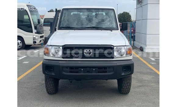 Nunua Imported Toyota Land Cruiser Nyeupe Gari ndani ya Import - Dubai nchini Bujumbura Nunua Imported Toyota Land Cruiser Nyeupe Gari ndani ya Import - Dubai nchini Bujumbura