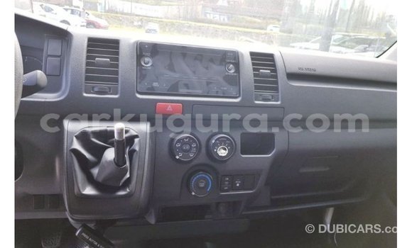 Acheter Import Voiture Toyota Hiace Blanc à Import - Dubai, Bujumbura Acheter Import Voiture Toyota Hiace Blanc à Import - Dubai, Bujumbura
