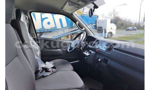 Acheter Import Voiture Toyota Hiace Blanc à Import - Dubai, Bujumbura Acheter Import Voiture Toyota Hiace Blanc à Import - Dubai, Bujumbura