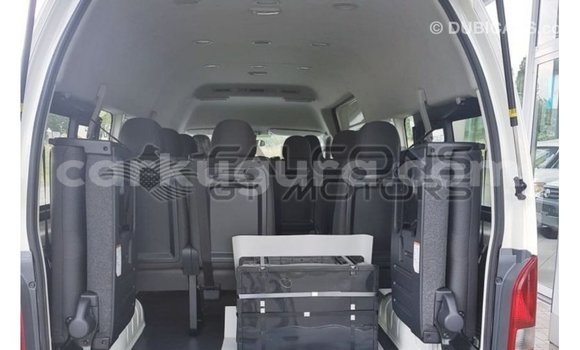 Nunua Imported Toyota Hiace Nyeupe Gari ndani ya Import - Dubai nchini Bujumbura Nunua Imported Toyota Hiace Nyeupe Gari ndani ya Import - Dubai nchini Bujumbura