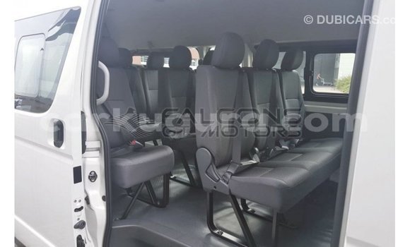 Nunua Imported Toyota Hiace Nyeupe Gari ndani ya Import - Dubai nchini Bujumbura Nunua Imported Toyota Hiace Nyeupe Gari ndani ya Import - Dubai nchini Bujumbura