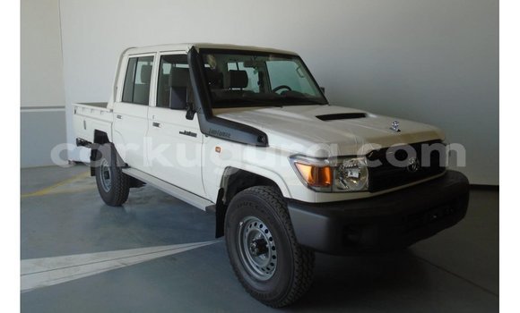 Acheter Import Voiture Toyota Land Cruiser Blanc à Import - Dubai, Bujumbura Acheter Import Voiture Toyota Land Cruiser Blanc à Import - Dubai, Bujumbura