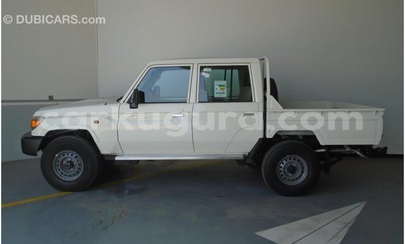 Acheter Import Voiture Toyota Land Cruiser Blanc à Import - Dubai, Bujumbura Acheter Import Voiture Toyota Land Cruiser Blanc à Import - Dubai, Bujumbura