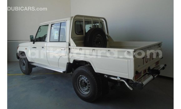 Acheter Import Voiture Toyota Land Cruiser Blanc à Import - Dubai, Bujumbura Acheter Import Voiture Toyota Land Cruiser Blanc à Import - Dubai, Bujumbura