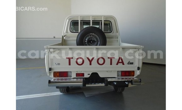 Acheter Import Voiture Toyota Land Cruiser Blanc à Import - Dubai, Bujumbura Acheter Import Voiture Toyota Land Cruiser Blanc à Import - Dubai, Bujumbura