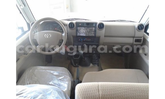 Acheter Import Voiture Toyota Land Cruiser Blanc à Import - Dubai, Bujumbura Acheter Import Voiture Toyota Land Cruiser Blanc à Import - Dubai, Bujumbura