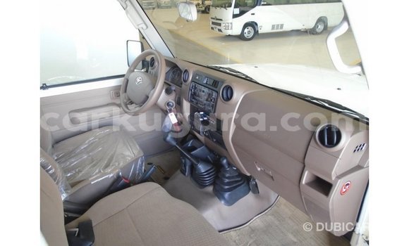 Acheter Import Voiture Toyota Land Cruiser Blanc à Import - Dubai, Bujumbura Acheter Import Voiture Toyota Land Cruiser Blanc à Import - Dubai, Bujumbura
