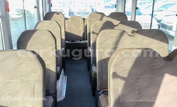 Nunua Imported Toyota Coaster Nyeupe Gari ndani ya Import - Dubai nchini Bujumbura Nunua Imported Toyota Coaster Nyeupe Gari ndani ya Import - Dubai nchini Bujumbura