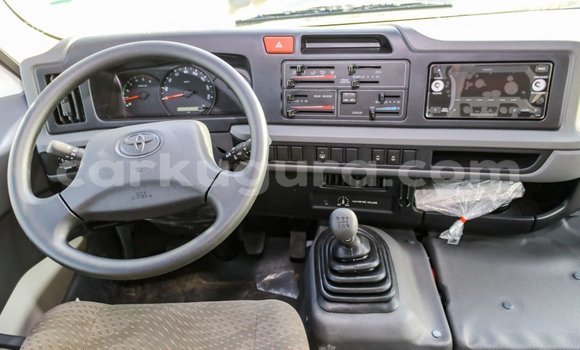 Nunua Imported Toyota Coaster Nyeupe Gari ndani ya Import - Dubai nchini Bujumbura Nunua Imported Toyota Coaster Nyeupe Gari ndani ya Import - Dubai nchini Bujumbura