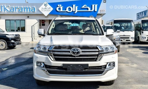 Acheter Import Voiture Toyota Land Cruiser Blanc à Import - Dubai, Bujumbura Acheter Import Voiture Toyota Land Cruiser Blanc à Import - Dubai, Bujumbura