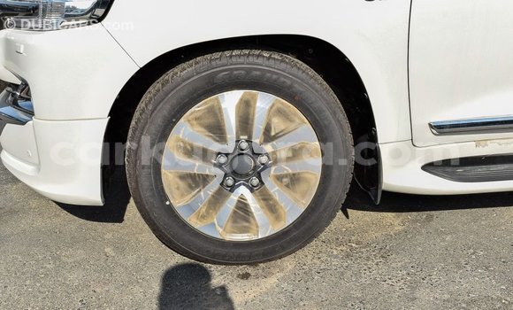 Acheter Import Voiture Toyota Land Cruiser Blanc à Import - Dubai, Bujumbura Acheter Import Voiture Toyota Land Cruiser Blanc à Import - Dubai, Bujumbura