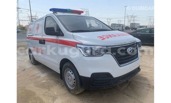 Nunua Imported Hyundai Accent Nyeupe Gari ndani ya Import - Dubai nchini Bujumbura Nunua Imported Hyundai Accent Nyeupe Gari ndani ya Import - Dubai nchini Bujumbura