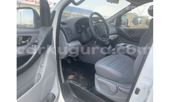 Nunua Imported Hyundai Accent Nyeupe Gari ndani ya Import - Dubai nchini Bujumbura Nunua Imported Hyundai Accent Nyeupe Gari ndani ya Import - Dubai nchini Bujumbura