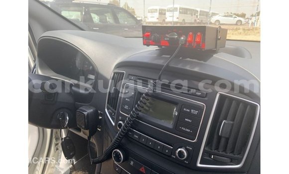 Nunua Imported Hyundai Accent Nyeupe Gari ndani ya Import - Dubai nchini Bujumbura Nunua Imported Hyundai Accent Nyeupe Gari ndani ya Import - Dubai nchini Bujumbura