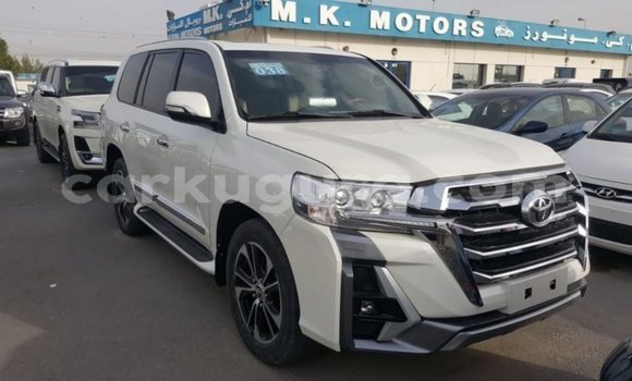 Nunua Imported Toyota Land Cruiser Nyeupe Gari ndani ya Import - Dubai nchini Bujumbura Nunua Imported Toyota Land Cruiser Nyeupe Gari ndani ya Import - Dubai nchini Bujumbura