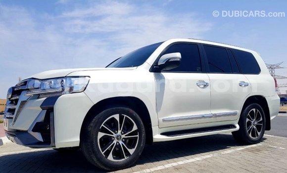 Nunua Imported Toyota Land Cruiser Nyeupe Gari ndani ya Import - Dubai nchini Bujumbura Nunua Imported Toyota Land Cruiser Nyeupe Gari ndani ya Import - Dubai nchini Bujumbura