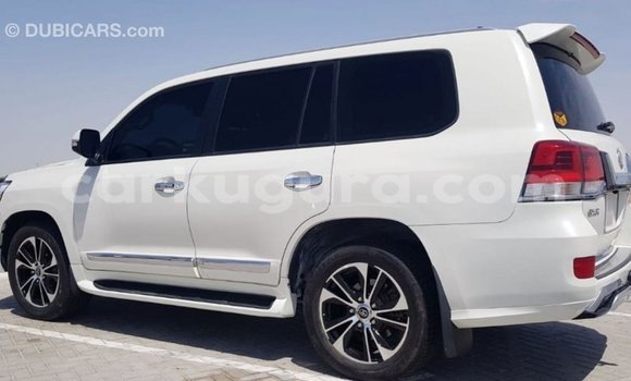 Nunua Imported Toyota Land Cruiser Nyeupe Gari ndani ya Import - Dubai nchini Bujumbura Nunua Imported Toyota Land Cruiser Nyeupe Gari ndani ya Import - Dubai nchini Bujumbura