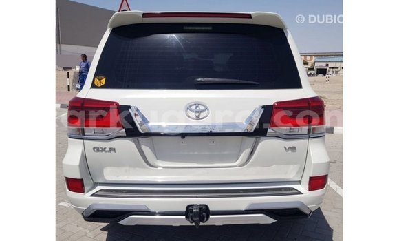 Nunua Imported Toyota Land Cruiser Nyeupe Gari ndani ya Import - Dubai nchini Bujumbura Nunua Imported Toyota Land Cruiser Nyeupe Gari ndani ya Import - Dubai nchini Bujumbura