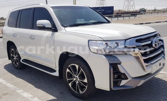 Nunua Imported Toyota Land Cruiser Nyeupe Gari ndani ya Import - Dubai nchini Bujumbura Nunua Imported Toyota Land Cruiser Nyeupe Gari ndani ya Import - Dubai nchini Bujumbura