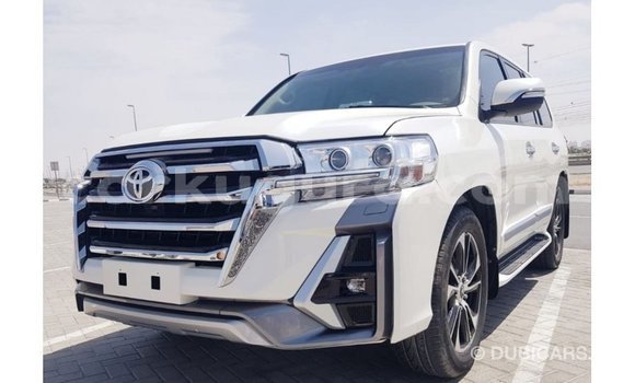 Nunua Imported Toyota Land Cruiser Nyeupe Gari ndani ya Import - Dubai nchini Bujumbura Nunua Imported Toyota Land Cruiser Nyeupe Gari ndani ya Import - Dubai nchini Bujumbura