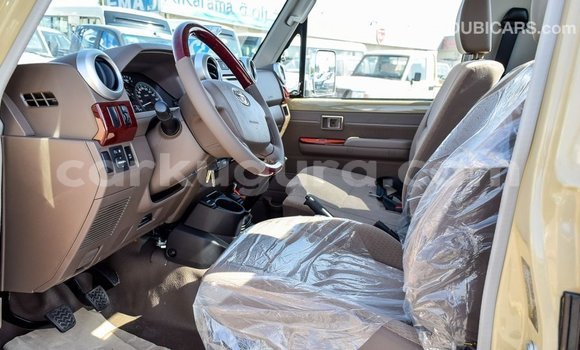 Nunua Imported Toyota Land Cruiser Beige Gari ndani ya Import - Dubai nchini Bujumbura Nunua Imported Toyota Land Cruiser Beige Gari ndani ya Import - Dubai nchini Bujumbura