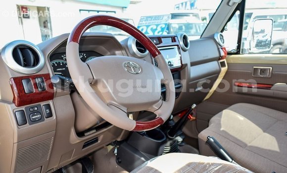 Nunua Imported Toyota Land Cruiser Beige Gari ndani ya Import - Dubai nchini Bujumbura Nunua Imported Toyota Land Cruiser Beige Gari ndani ya Import - Dubai nchini Bujumbura
