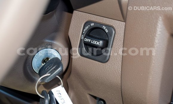 Nunua Imported Toyota Land Cruiser Beige Gari ndani ya Import - Dubai nchini Bujumbura Nunua Imported Toyota Land Cruiser Beige Gari ndani ya Import - Dubai nchini Bujumbura
