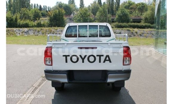 Nunua Imported Toyota Hilux Nyeupe Gari ndani ya Import - Dubai nchini Bujumbura Nunua Imported Toyota Hilux Nyeupe Gari ndani ya Import - Dubai nchini Bujumbura