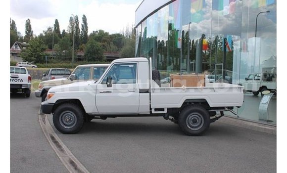 Buy Import Toyota Land Cruiser White Car in Import - Dubai in Bujumbura Buy Import Toyota Land Cruiser White Car in Import - Dubai in Bujumbura