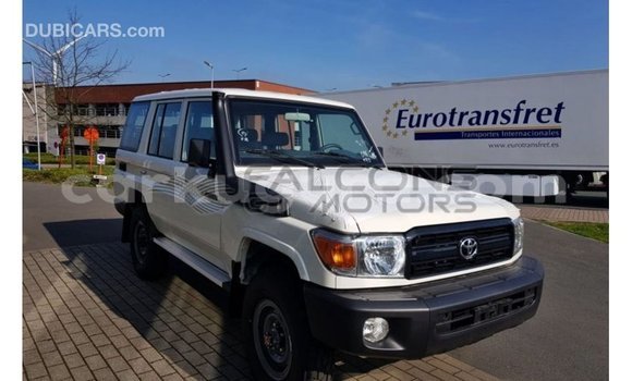 Acheter Import Voiture Toyota Land Cruiser Blanc à Import - Dubai, Bujumbura Acheter Import Voiture Toyota Land Cruiser Blanc à Import - Dubai, Bujumbura