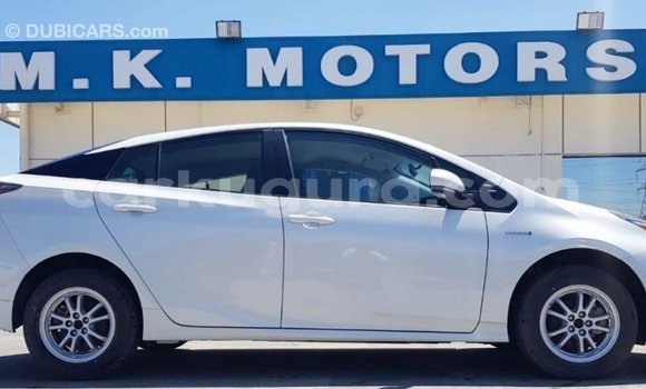 Nunua Imported Toyota Prius Nyeupe Gari ndani ya Import - Dubai nchini Bujumbura Nunua Imported Toyota Prius Nyeupe Gari ndani ya Import - Dubai nchini Bujumbura