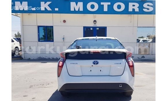 Nunua Imported Toyota Prius Nyeupe Gari ndani ya Import - Dubai nchini Bujumbura Nunua Imported Toyota Prius Nyeupe Gari ndani ya Import - Dubai nchini Bujumbura