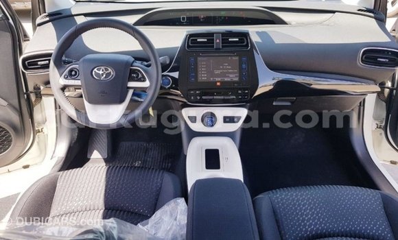 Nunua Imported Toyota Prius Nyeupe Gari ndani ya Import - Dubai nchini Bujumbura Nunua Imported Toyota Prius Nyeupe Gari ndani ya Import - Dubai nchini Bujumbura