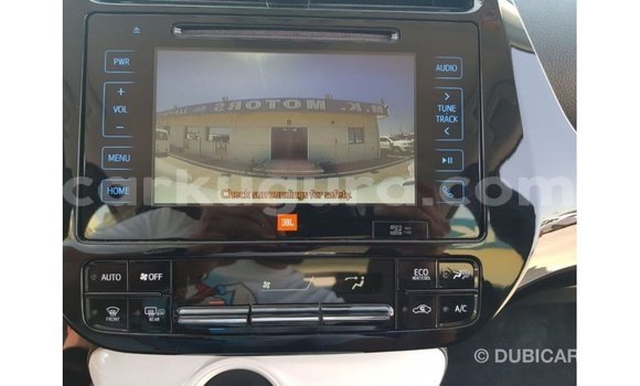 Nunua Imported Toyota Prius Nyeupe Gari ndani ya Import - Dubai nchini Bujumbura Nunua Imported Toyota Prius Nyeupe Gari ndani ya Import - Dubai nchini Bujumbura
