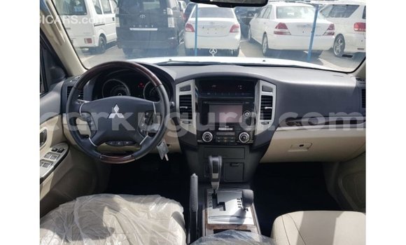Nunua Imported Mitsubishi Pajero Nyekundu Gari ndani ya Import - Dubai nchini Bujumbura Nunua Imported Mitsubishi Pajero Nyekundu Gari ndani ya Import - Dubai nchini Bujumbura