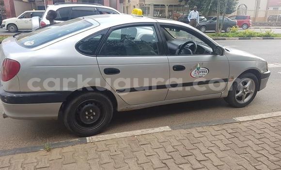 Acheter Occasion Voiture Toyota Avensis Gris à Bujumbura, Bujumbura Acheter Occasion Voiture Toyota Avensis Gris à Bujumbura, Bujumbura