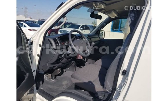 Nunua Imported Toyota Hiace Nyeupe Gari ndani ya Import - Dubai nchini Bujumbura Nunua Imported Toyota Hiace Nyeupe Gari ndani ya Import - Dubai nchini Bujumbura