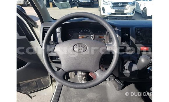 Nunua Imported Toyota Hiace Nyeupe Gari ndani ya Import - Dubai nchini Bujumbura Nunua Imported Toyota Hiace Nyeupe Gari ndani ya Import - Dubai nchini Bujumbura