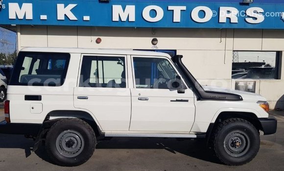 Buy Import Toyota Land Cruiser White Car in Import - Dubai in Bujumbura Buy Import Toyota Land Cruiser White Car in Import - Dubai in Bujumbura