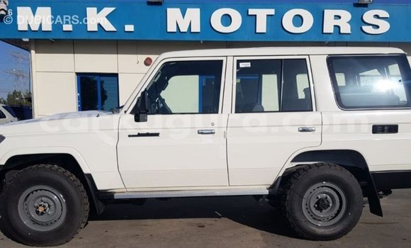 Buy Import Toyota Land Cruiser White Car in Import - Dubai in Bujumbura Buy Import Toyota Land Cruiser White Car in Import - Dubai in Bujumbura