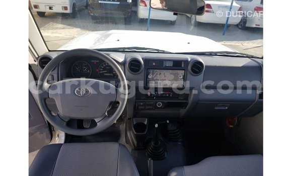 Buy Import Toyota Land Cruiser White Car in Import - Dubai in Bujumbura Buy Import Toyota Land Cruiser White Car in Import - Dubai in Bujumbura