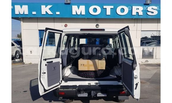Buy Import Toyota Land Cruiser White Car in Import - Dubai in Bujumbura Buy Import Toyota Land Cruiser White Car in Import - Dubai in Bujumbura