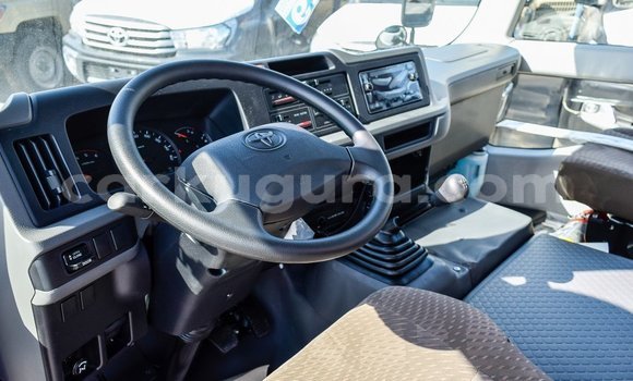 Nunua Imported Toyota Coaster Nyeupe Gari ndani ya Import - Dubai nchini Bujumbura Nunua Imported Toyota Coaster Nyeupe Gari ndani ya Import - Dubai nchini Bujumbura